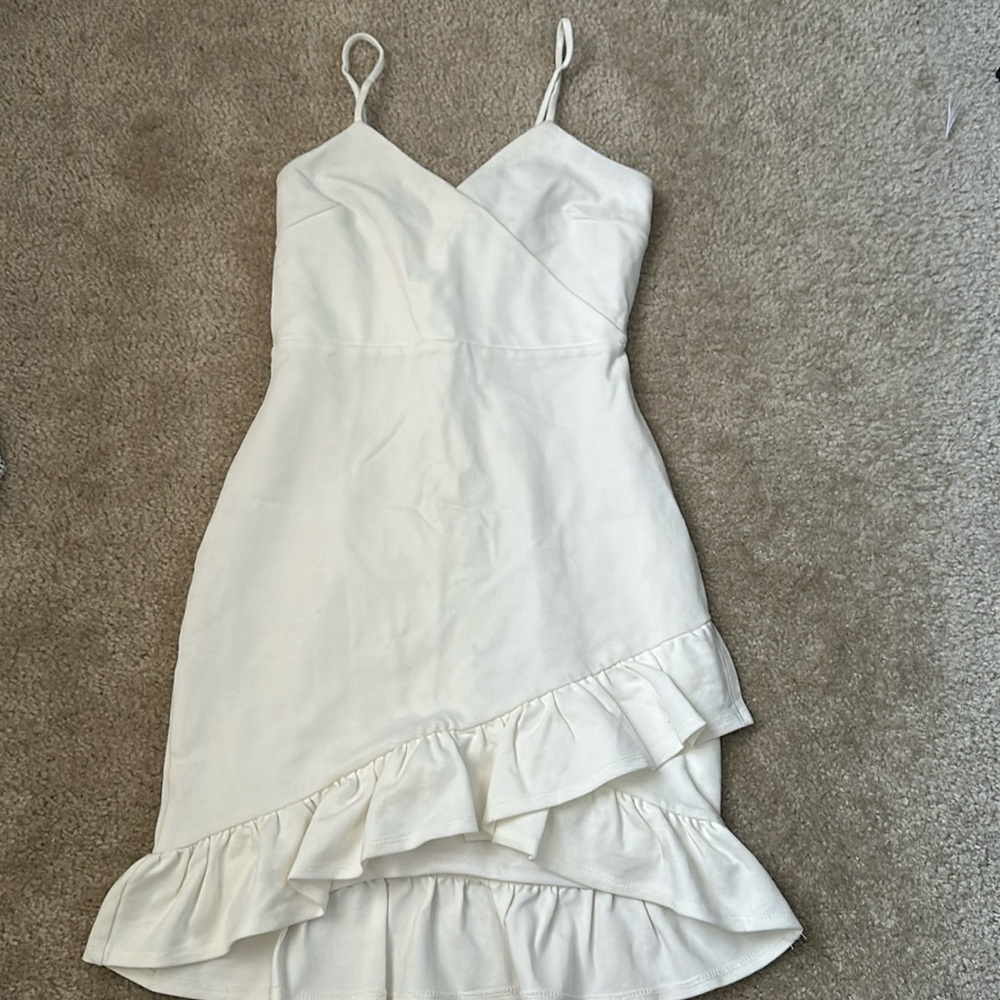 Lulu’s white dress